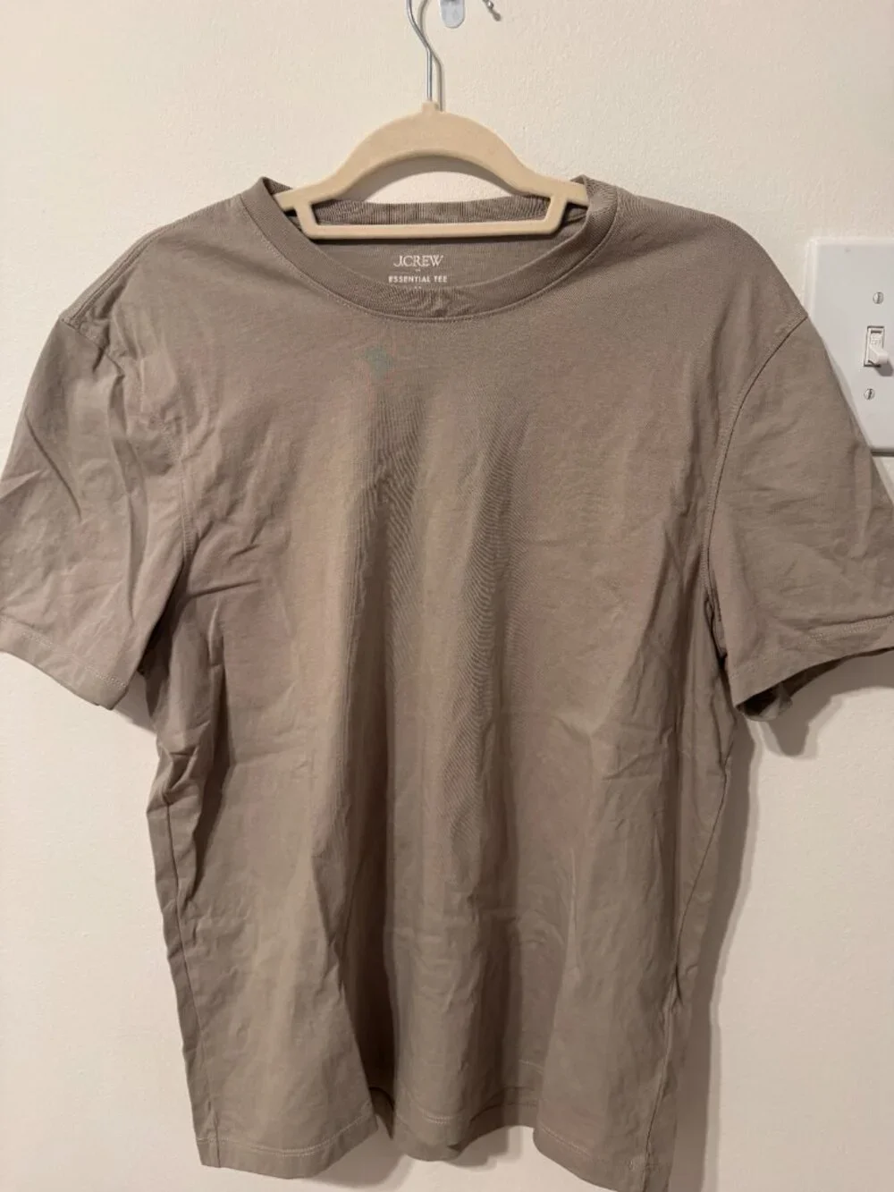 J Crew Men's Essential Tee in Greyed Teak in size Medium